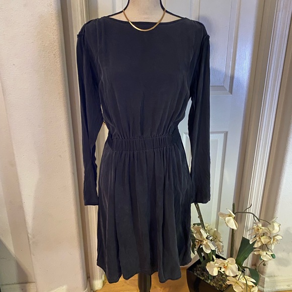 Theory Black Belted Long Sleeve 100% Silk, Size 6. - Picture 2 of 11